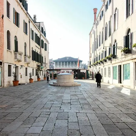 Santi Apostoli By Halldis Apartment *