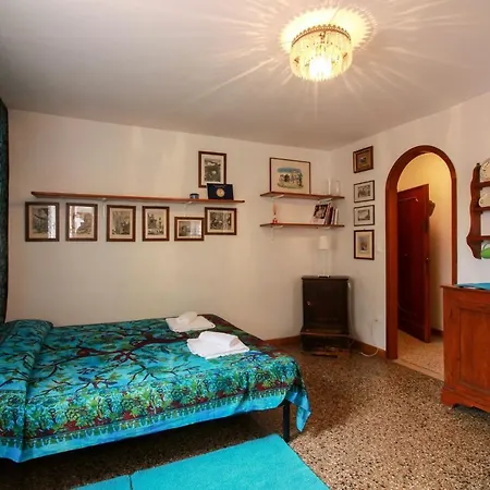 Santi Apostoli By Halldis Venedig
